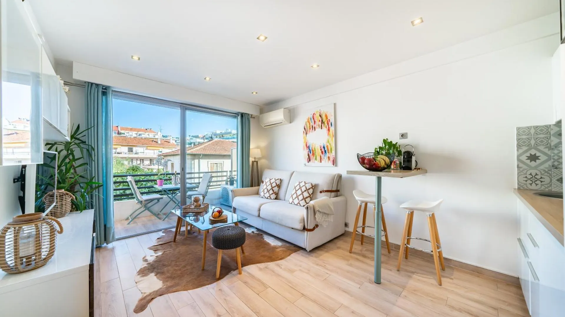 Contacten van Studio By The Croisette