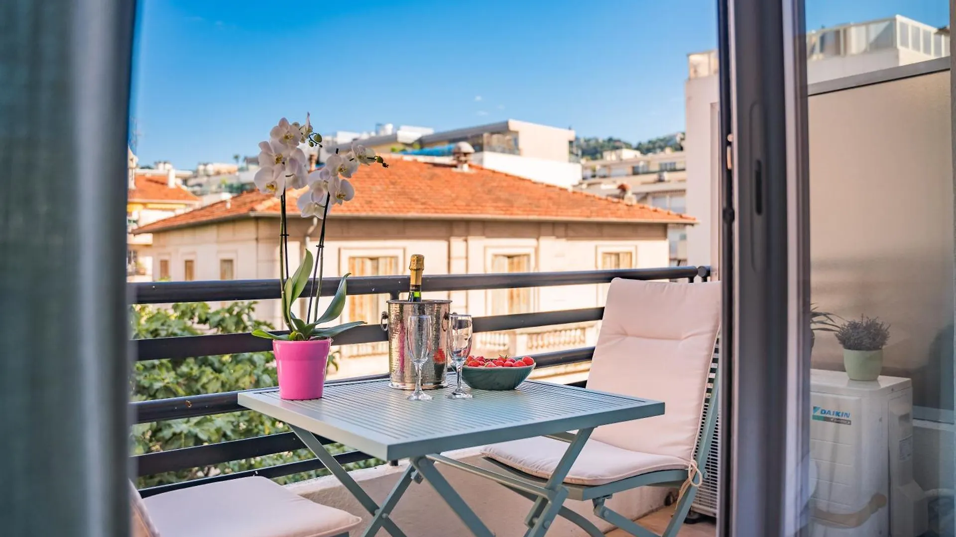 Studio By The Croisette Apartment Cannes 0*,  Fransa
